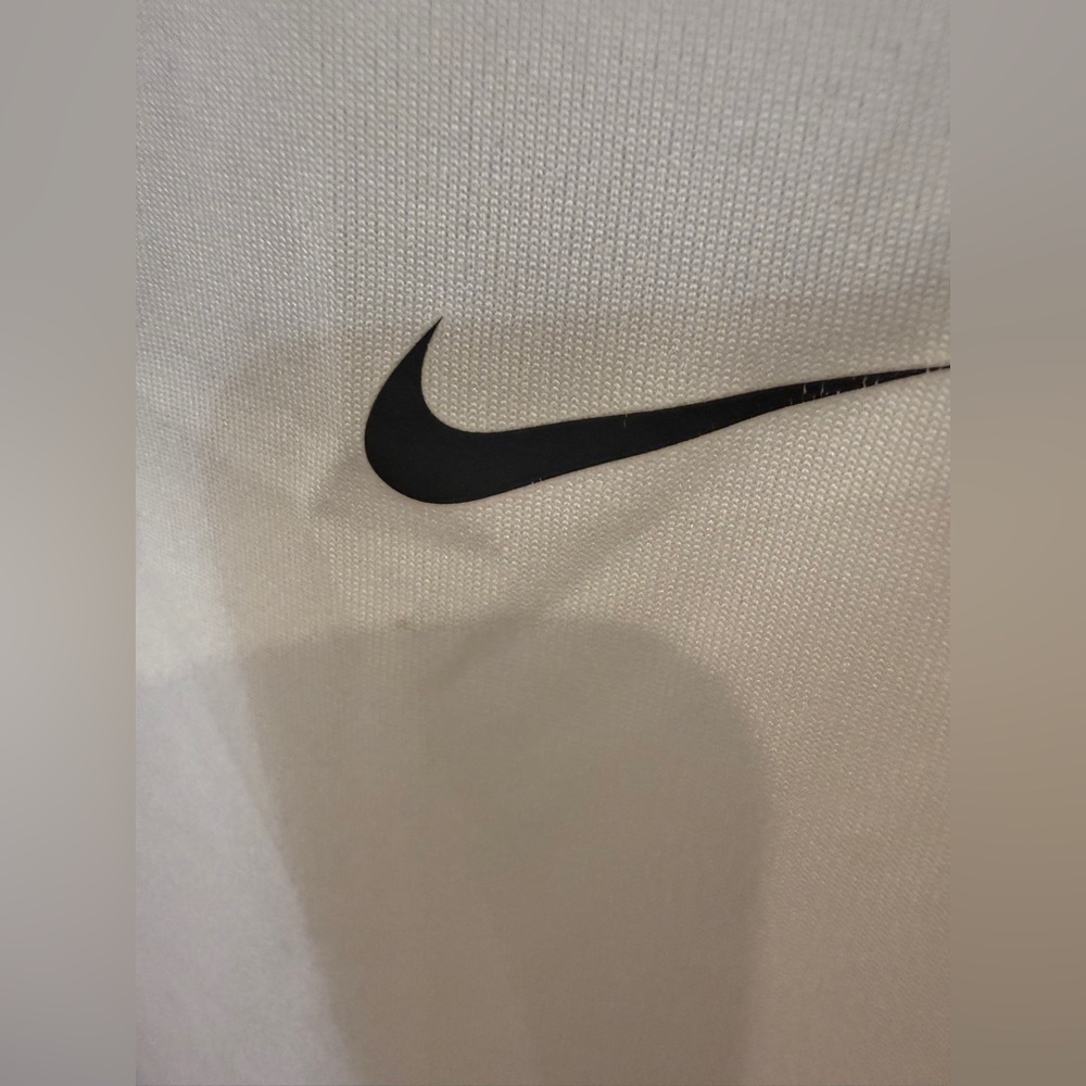 Nike Dri-FIT White Performance Shirt - Picture 4 of 9